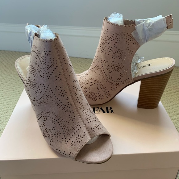 NIB Laser Cut Block Heels - Picture 4 of 4